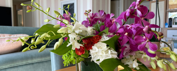 Image: A bouquet of spring flowers on a living room coffee table
