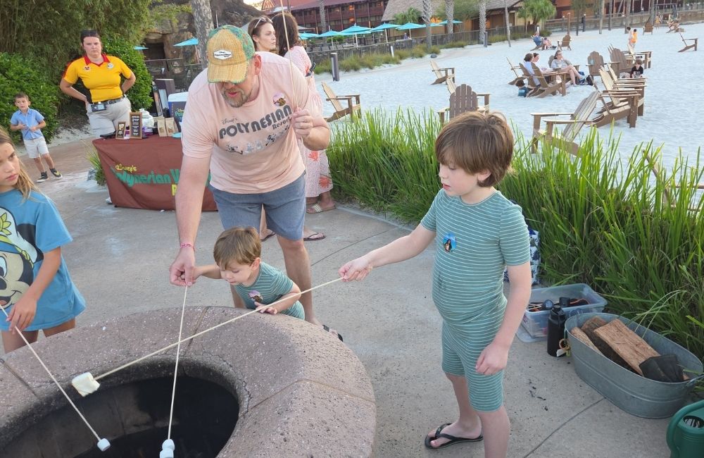 Image: A family roasts marshmallows at Disney's Polynesian Resort