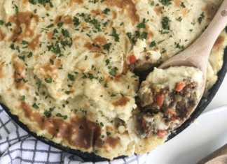 Image: Homemade shepherd's pie in a cast iron skillet