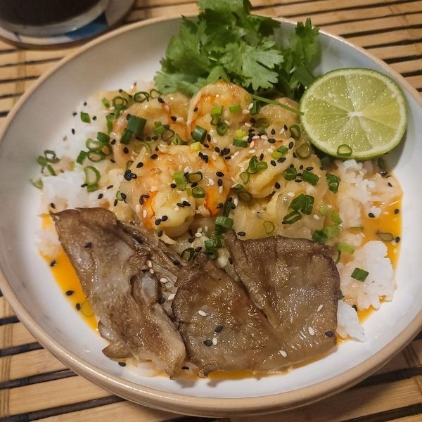 Image: Tropical shrimp and mango bowl