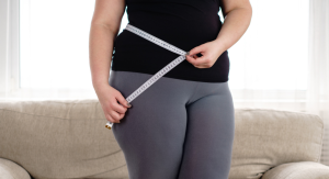 Image: A woman measures her waist
