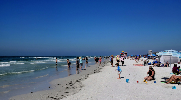 Image: Families enjoy the beach on Siesta Key