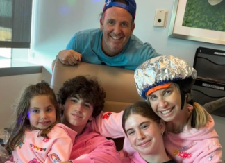 Image: Lindsey with her family