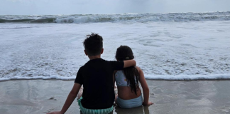 Image: Kids sitting on the beach