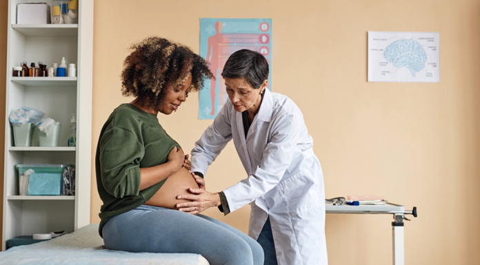 Image: An ob/gyn provides care to an expectant mother