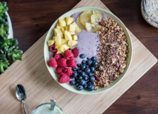 Quinoa with Strawberry Milk: An A+ Breakfast Recipe Image: A healthy breakfast bowl