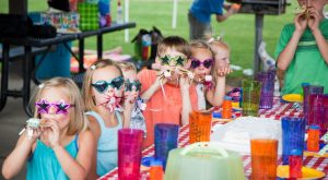 Image: Kids celebrating at a birthday party