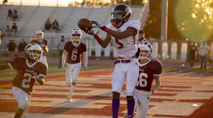 Image: A high school football player catches a touchdown