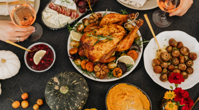 Image: A variety of food dishes on a Thanksgiving table