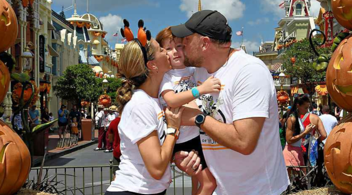 Disney Freebies: Grab One or More (Plus Other Inexpensive Tips) Image: A family poses for a fall-themed photo on Main Street