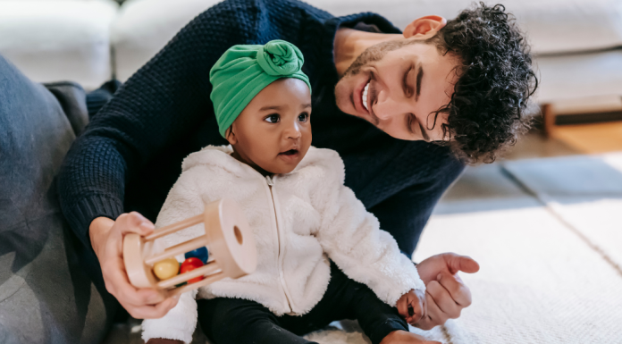 Image: A dad plays with his toddler-aged daughter