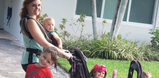 Image: A mom out for a walk with 4 kids