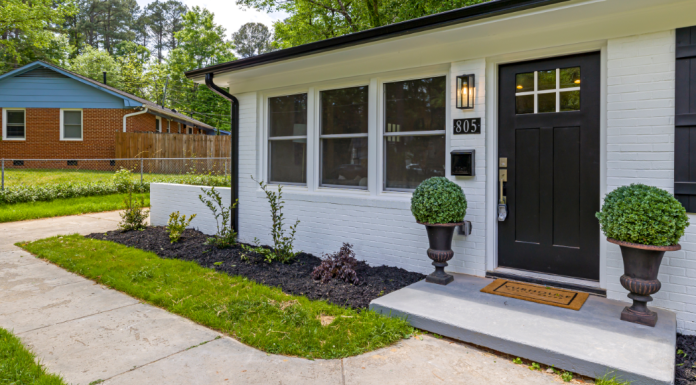 DIY Landscaping: 5 Tips for Some Curb Appeal Image: A nicely landscaped front walkway