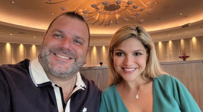 Image: A couple out to dinner