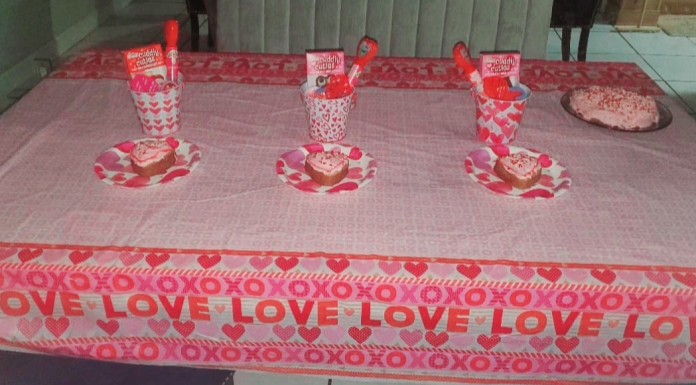 Image: A table decorated for Valentine's Day