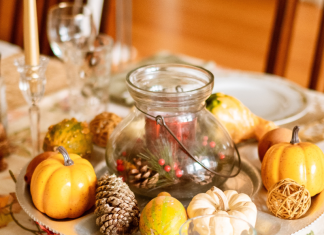 A Thanksgiving table