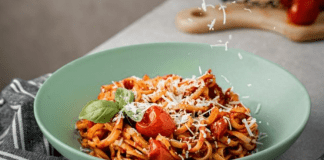 A bowl of spaghetti, a great dish for picky eaters