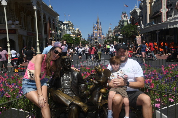 DISNEY HACKS, TIPS AND IDEAS FOR SUMMER. Sandra's family posing for a picture
