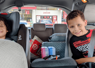 Holiday Travel: 3 Ways to Balance Structure & Spontaneity | Dr. Bob Image: Two kids in their car seats ready for a family road trip (Holiday Travel: 3 Ways to Balance Structure & Spontaneity | Dr. Bob Lynda Lantz Editor Miami Mom Collective)