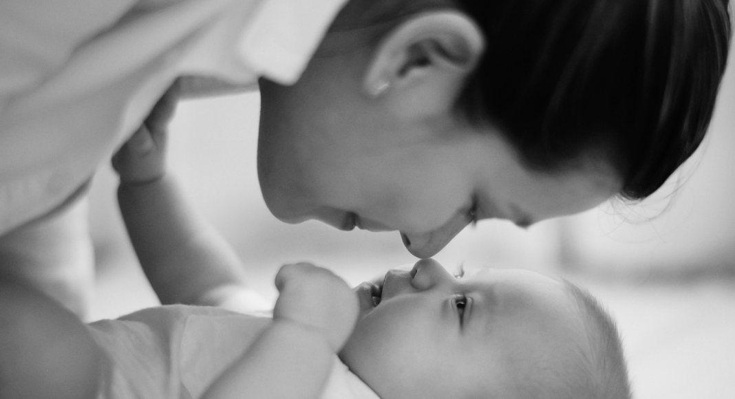 Image: A mom rubbing noses with her baby (6 Tips for the Fourth Trimester Kristin Parke Contributor Miami Mom Collective)