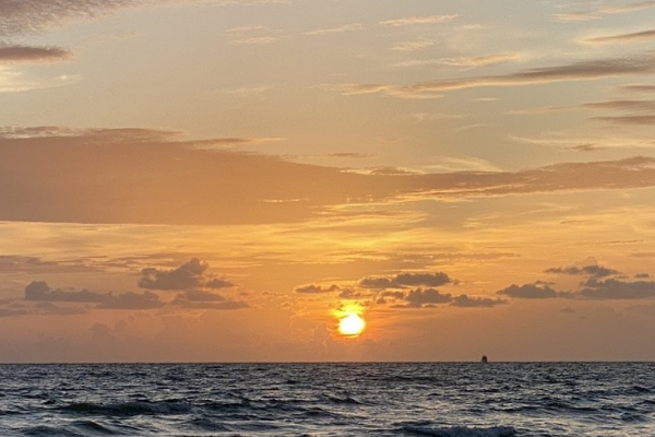 A sunset off Florida's Gulf Coast (Lorena Lougedo Contributor Miami Mom Collective)