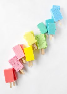 A sponge popsicle garland