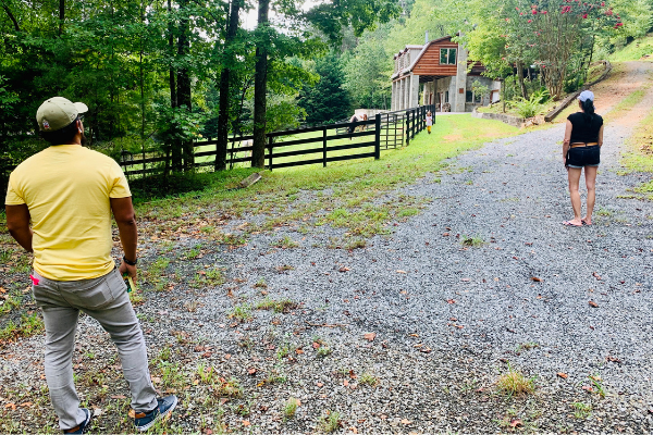 Image: A lodge off of a country road