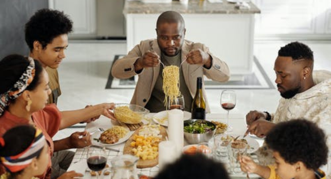 Family eating spaghetti (Family Mealtime is the Heart of the Home Holly Farver Contributor Miami Mom Collective)
