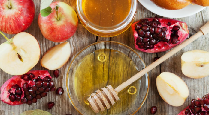 Rosh Hashanah: How to Celebrate the Jewish New Year With Kids Image: Apples, honey, and pomegranates