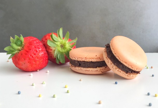 valentine macarons