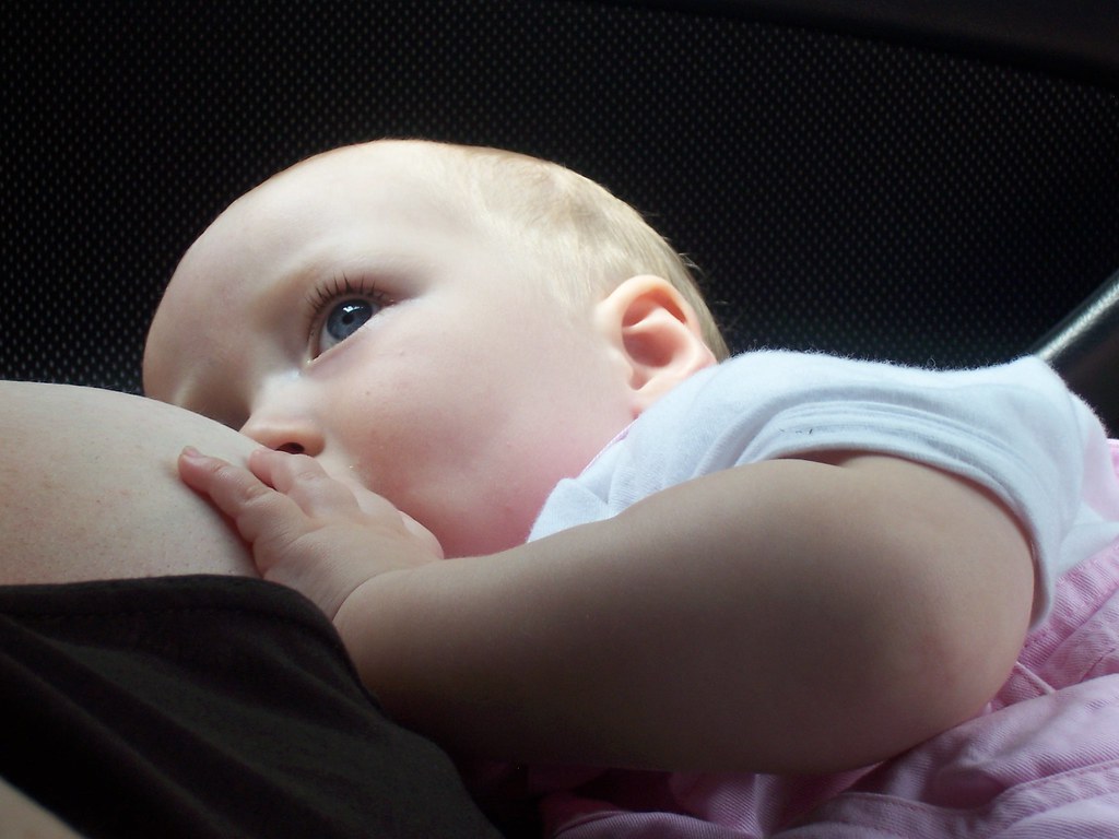 Desarrollo del cerebro: Estrategias para estimular los sentidos del bebé durante la lactancia materna Marielena Aguilar Contributor Miami Moms Blog