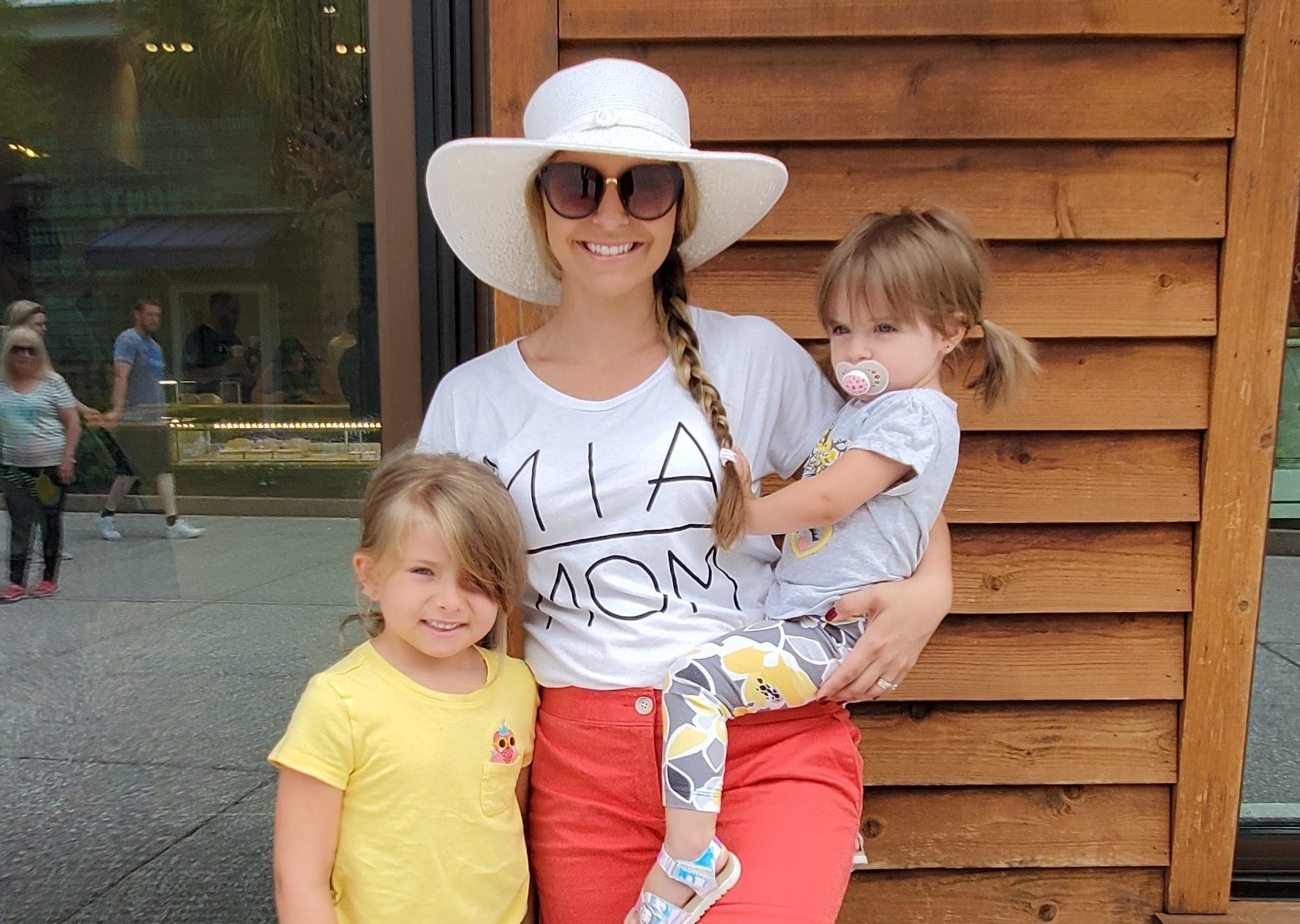 Screen-Free Activities to Keep Kids Busy for the Work-at-Home Mom miamimom Screen-Free Activities to Keep Kids Busy for the Work-at-Home Mom Ailyn Quesada Contributor Miami Moms Blog