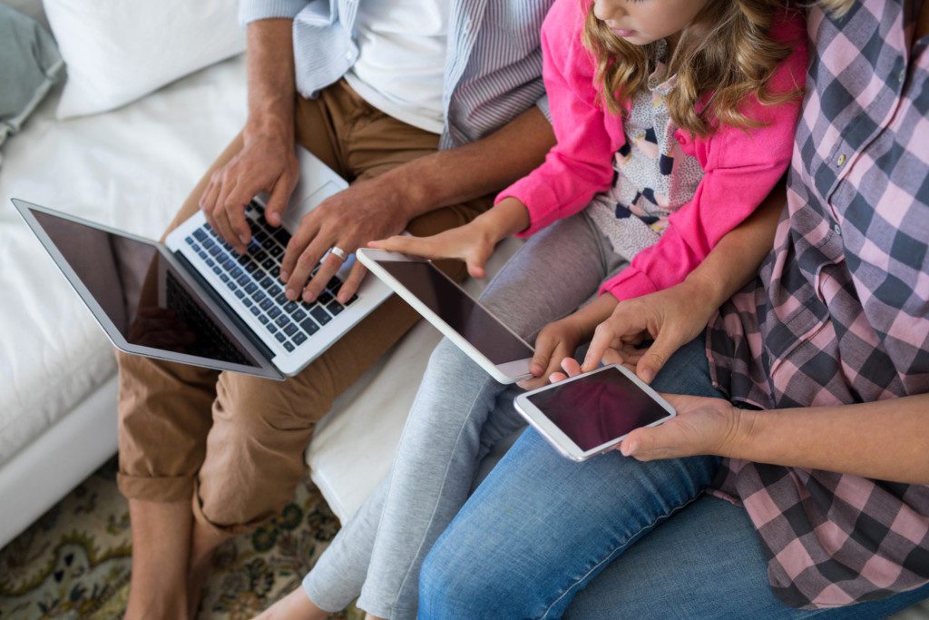 THE FAMILY IS WIRED. NOW WHAT? Parenting in the Digital Age