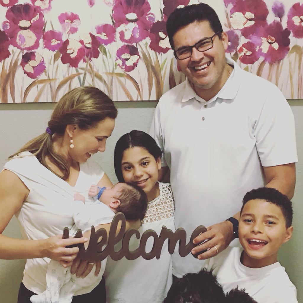 La Adopción y el Milagro de Amar Incondicionalmente A Adoção e o Milagre de Amar Incondicionalmente Miami Moms Blog
