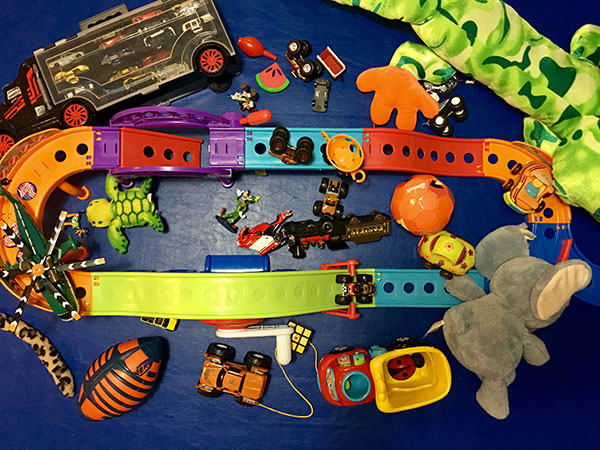 Entrando a los ‘terrible twos’, 5 claves de supervivencia Miami Moms Blog Guarda los juguetes y lleva a tu hijo de dos años a jugar al aire libre